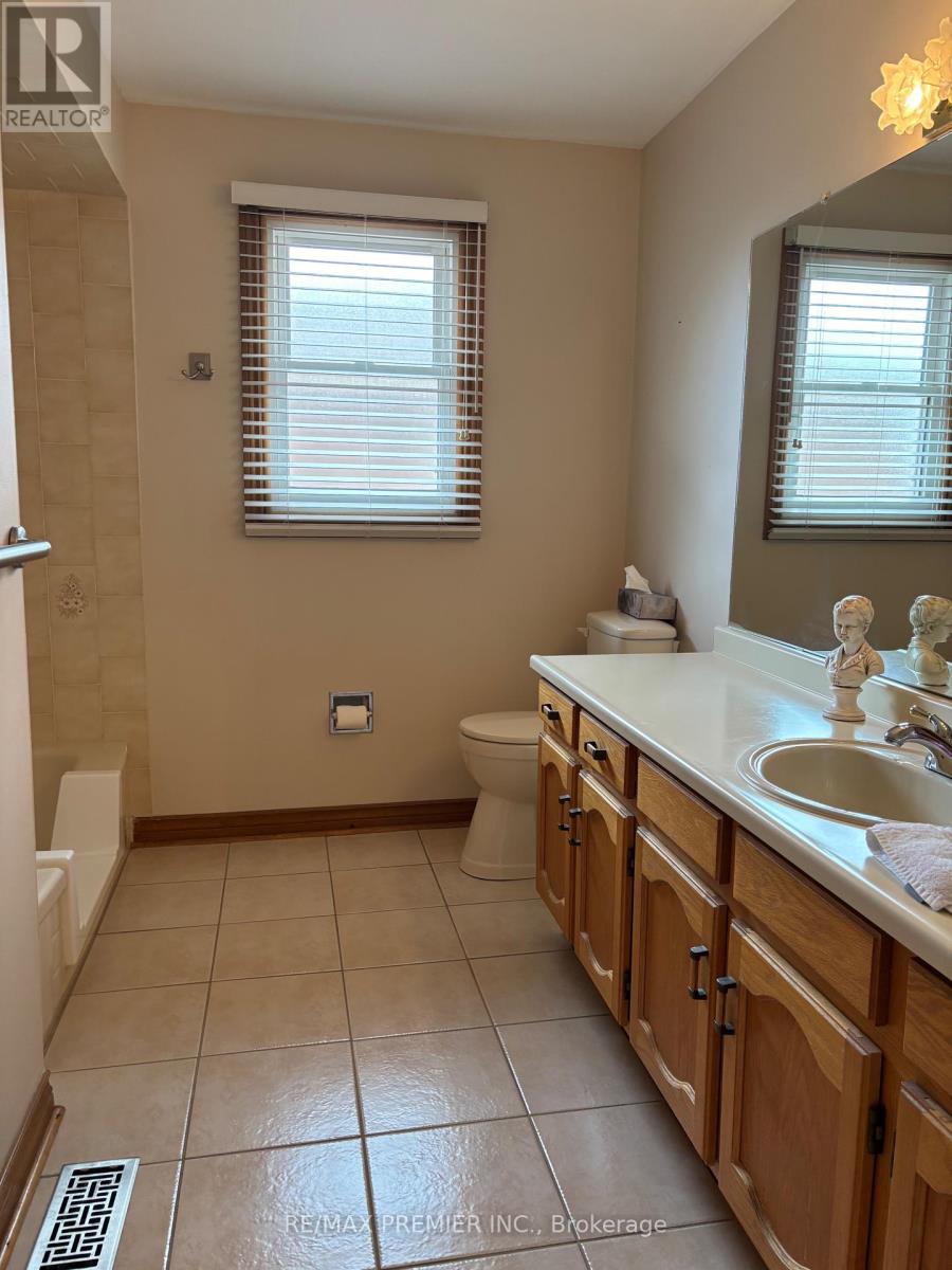 Photo 34 of 160 Fiori Drive, Vaughan ON