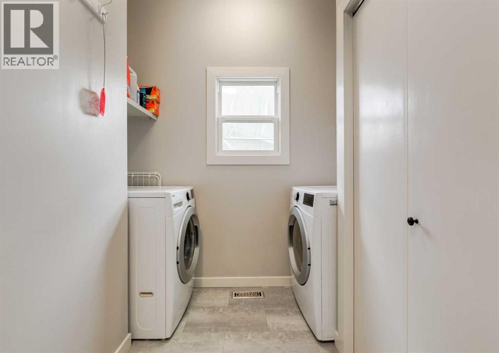 Single Family House for Sale in  Silvercreek Close NW Silver Springs Calgary 