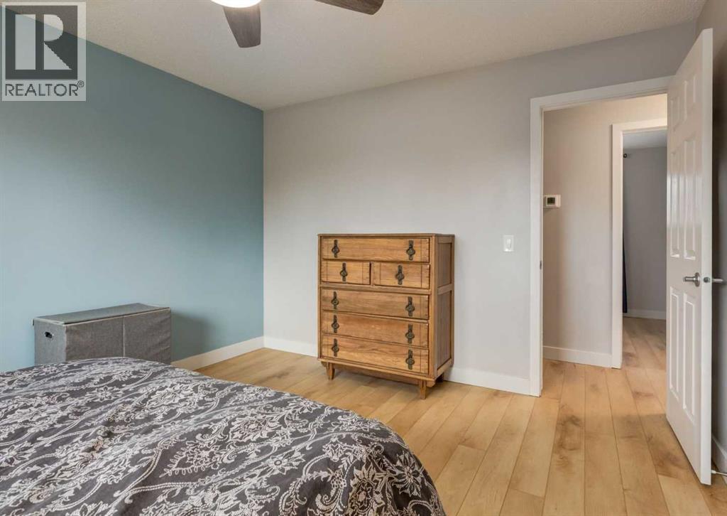 Single Family House for Sale in  Silvercreek Close NW Silver Springs Calgary 