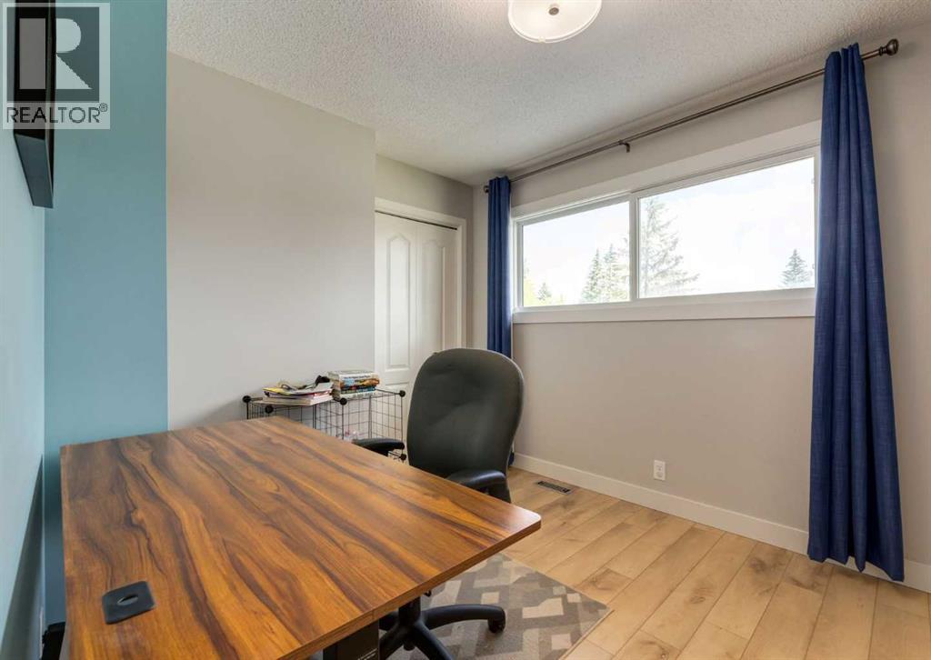 Single Family House for Sale in  Silvercreek Close NW Silver Springs Calgary 