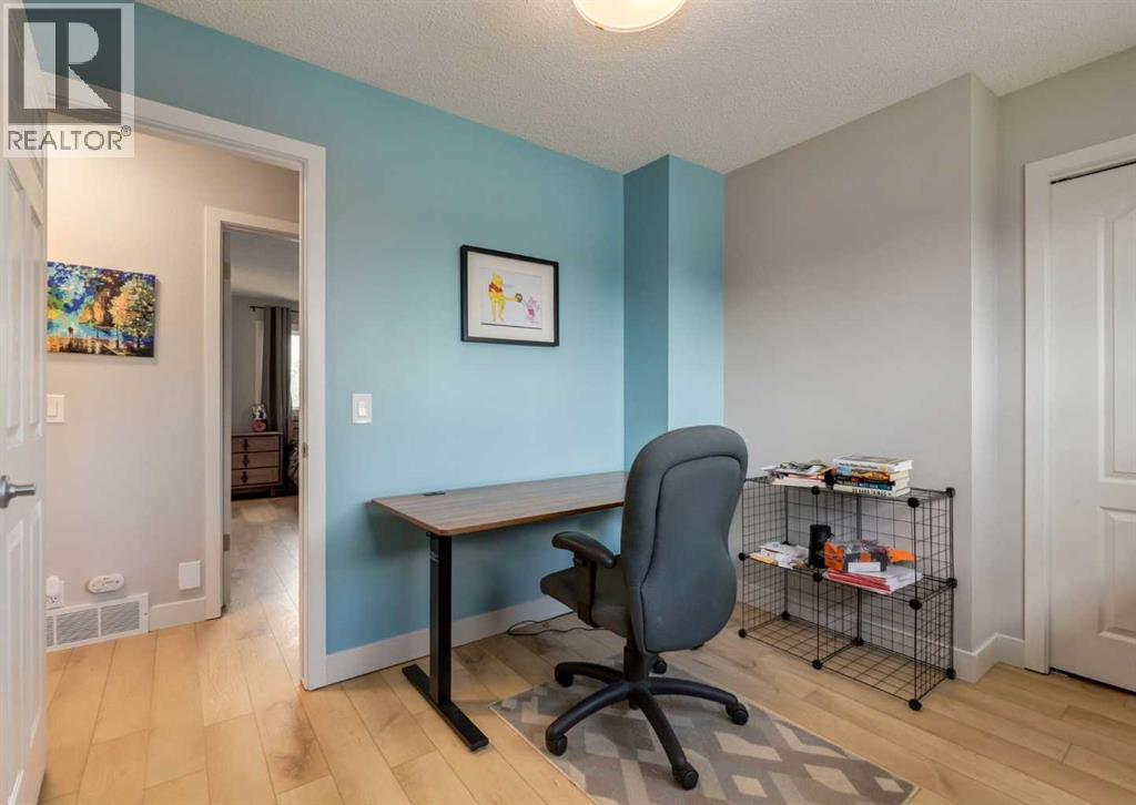 Single Family House for Sale in  Silvercreek Close NW Silver Springs Calgary 