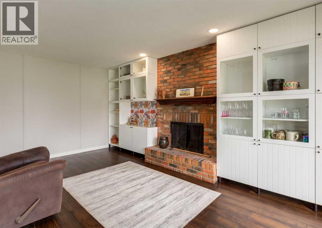 Single Family House for Sale in  Silvercreek Close NW Silver Springs Calgary 