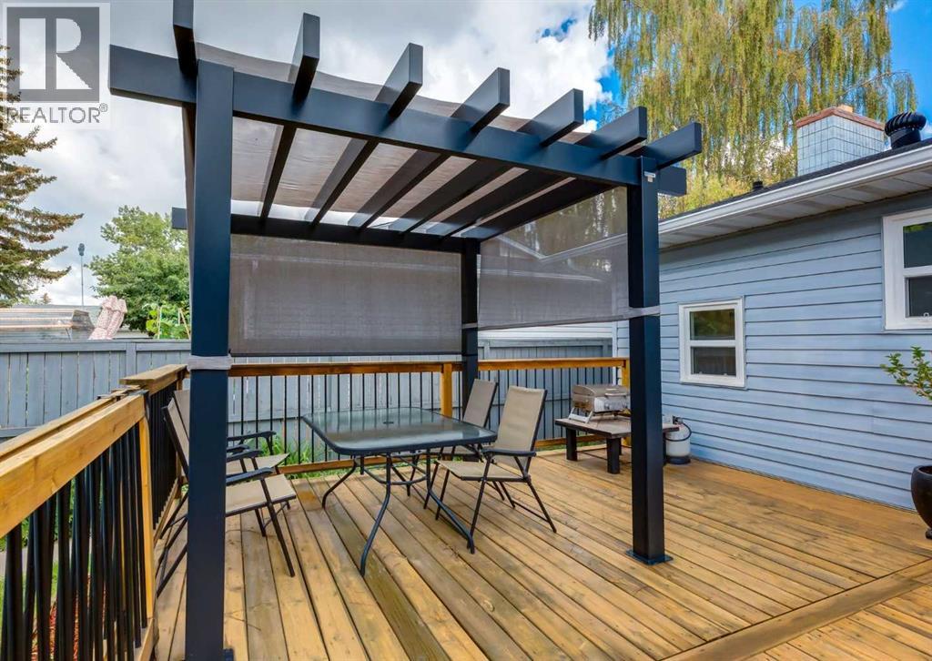 Single Family House for Sale in  Silvercreek Close NW Silver Springs Calgary 