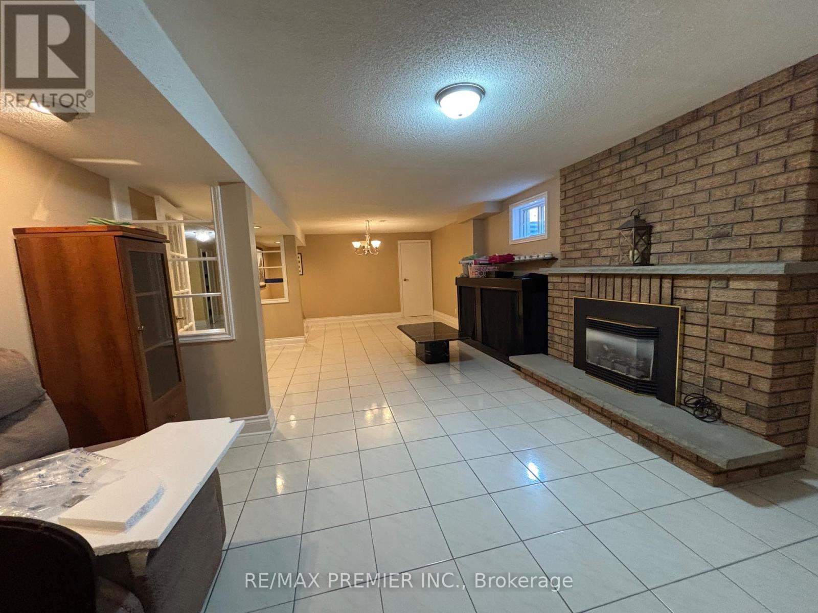 Photo 6 of 160 Fiori Drive, Vaughan ON