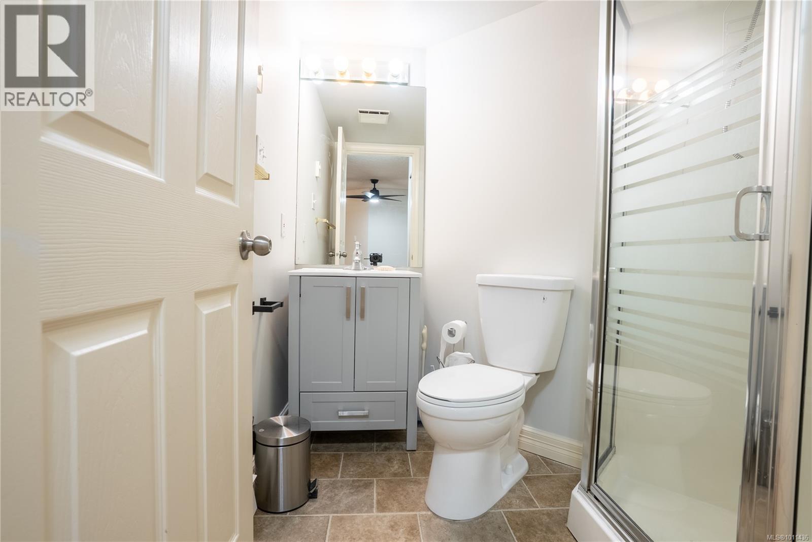 Photo 17 of 101 2710 Grosvenor Rd, Victoria BC