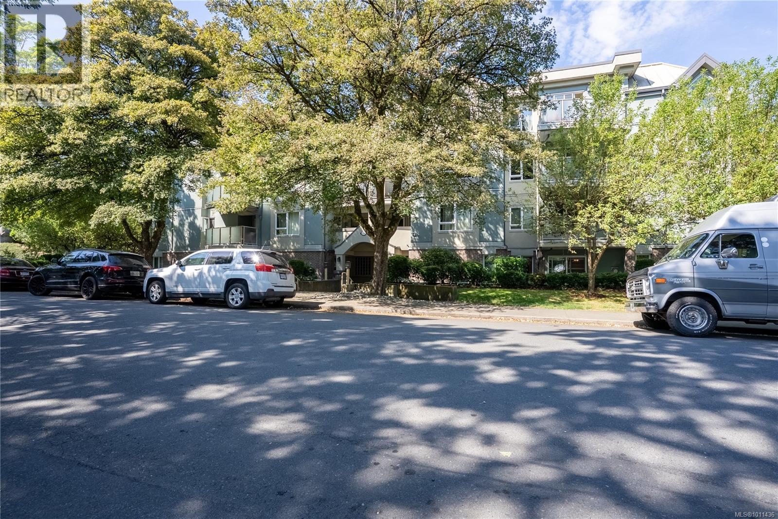 Photo 18 of 101 2710 Grosvenor Rd, Victoria BC
