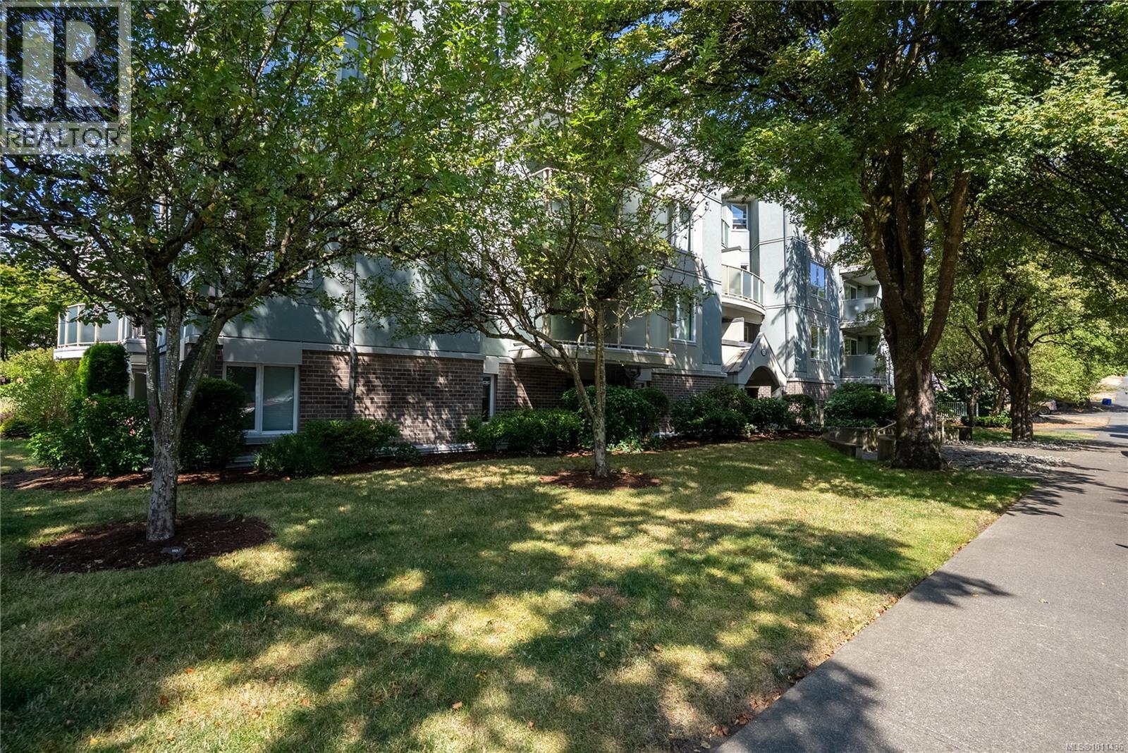 Photo 19 of 101 2710 Grosvenor Rd, Victoria BC
