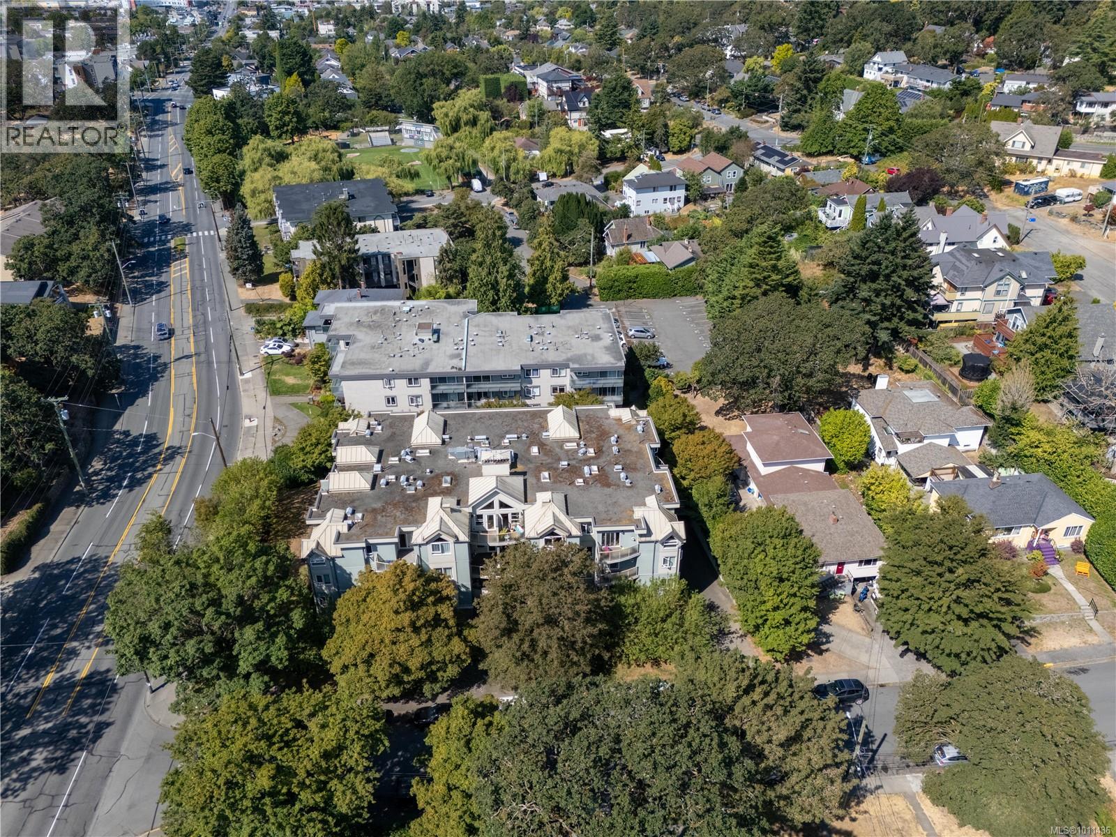 Photo 22 of 101 2710 Grosvenor Rd, Victoria BC