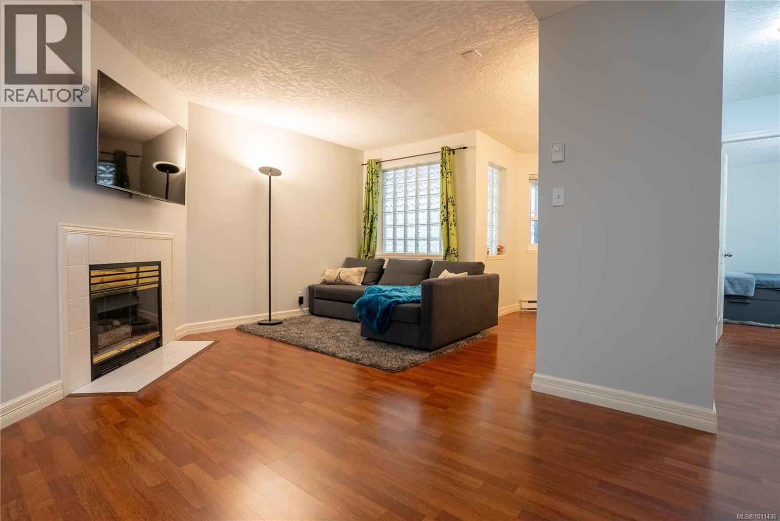 Photo 6 of 101 2710 Grosvenor Rd, Victoria BC