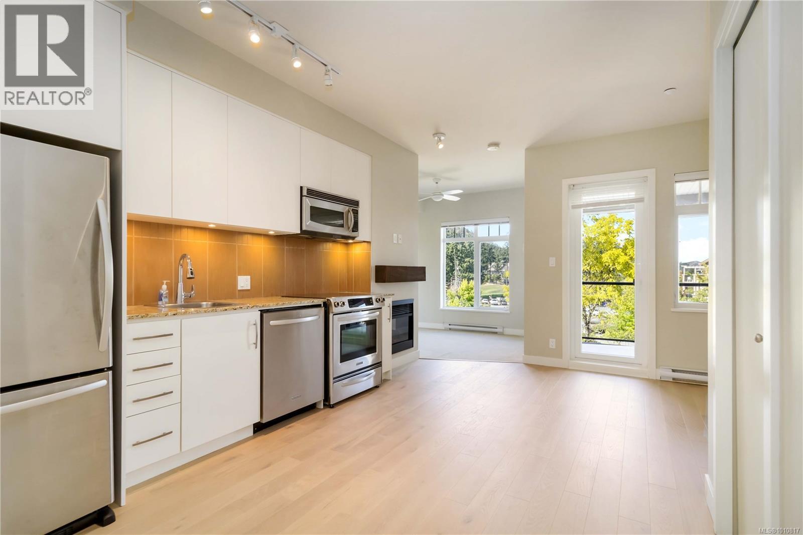 Photo 4 of 319 1375 Bear Mountain Pkwy, Langford BC
