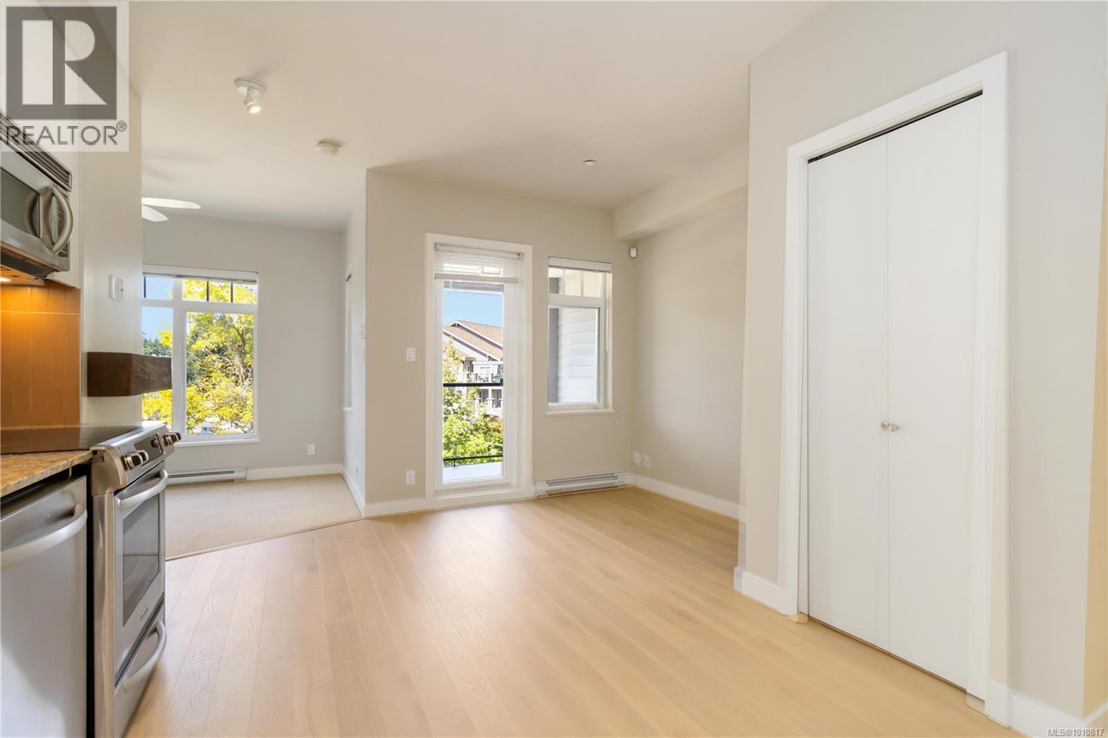Photo 6 of 319 1375 Bear Mountain Pkwy, Langford BC