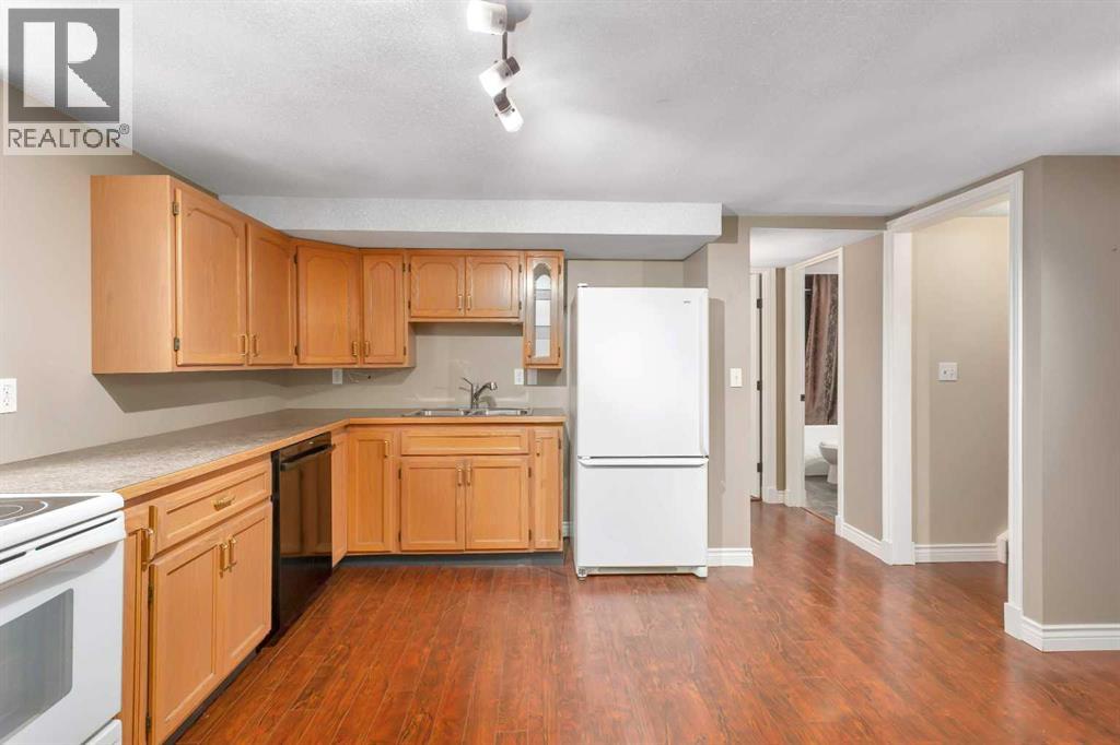 Photo 24 of 38 Wiltshire Boulevard, Red Deer AB
