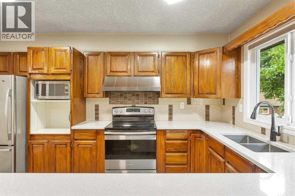 Photo 9 of 38 Wiltshire Boulevard, Red Deer AB