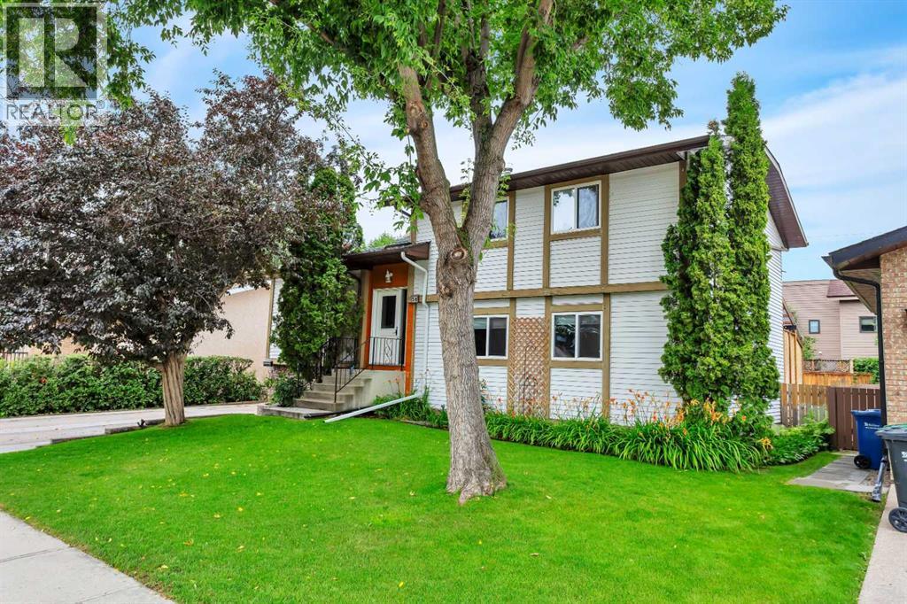 Photo 2 of 38 Wiltshire Boulevard, Red Deer AB