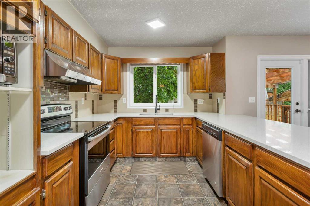 Photo 11 of 38 Wiltshire Boulevard, Red Deer AB