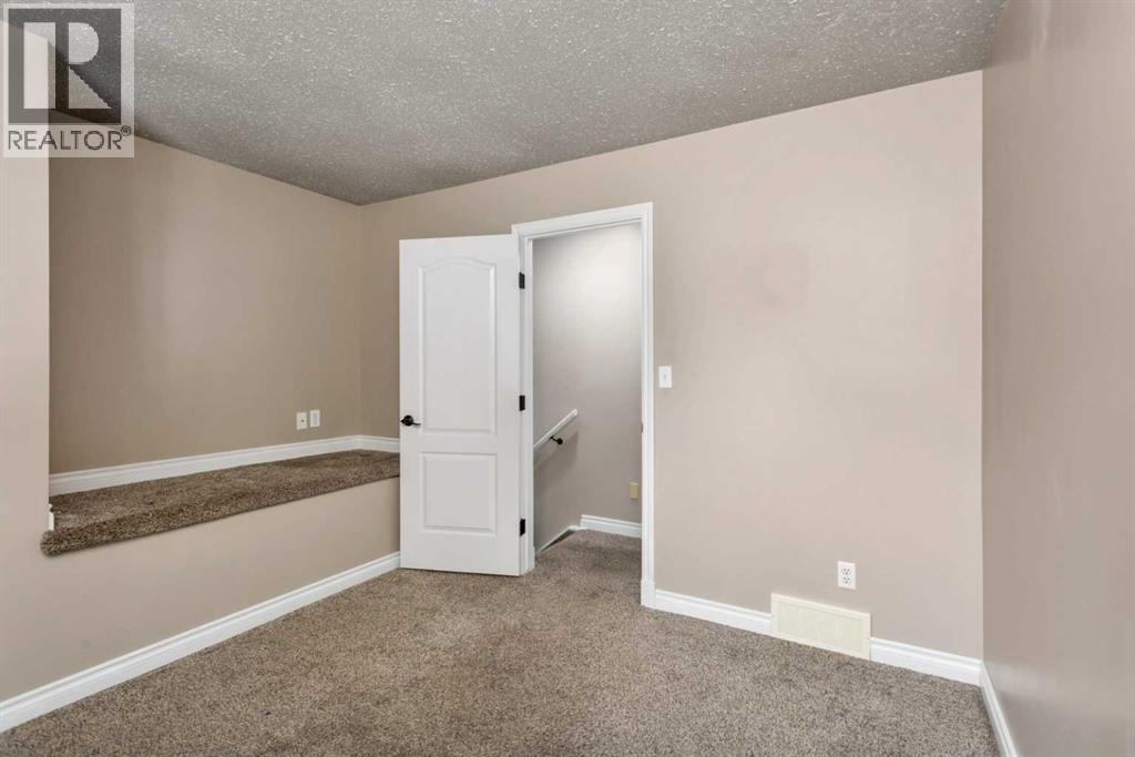 Photo 16 of 38 Wiltshire Boulevard, Red Deer AB