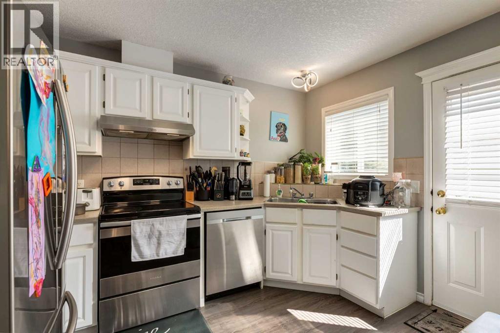 Photo 6 of 5 135 Bow Ridge Drive, Cochrane AB