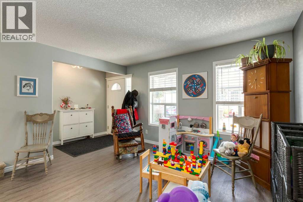Photo 4 of 5 135 Bow Ridge Drive, Cochrane AB