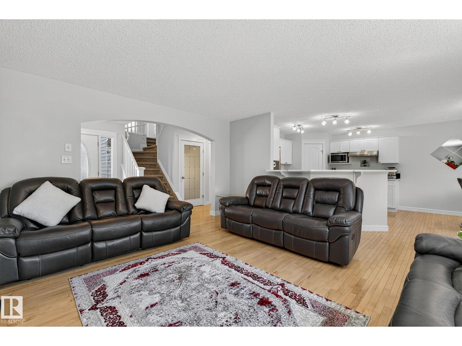 Photo 46 of 20343 46 Av Nw, Edmonton AB