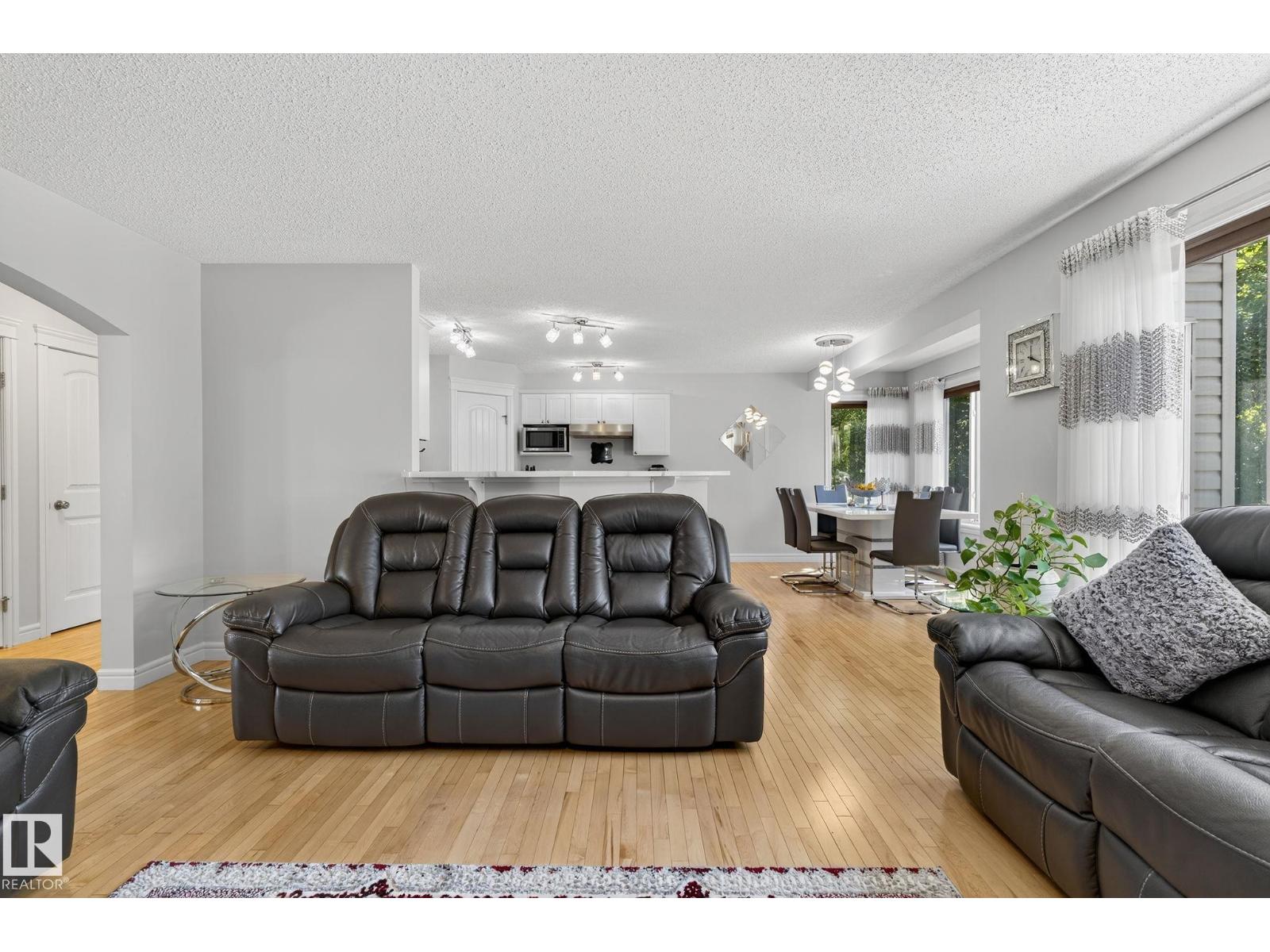 Photo 21 of 20343 46 Av Nw, Edmonton AB