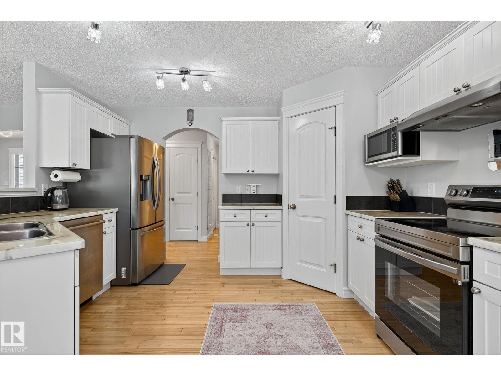 Photo 29 of 20343 46 Av Nw, Edmonton AB
