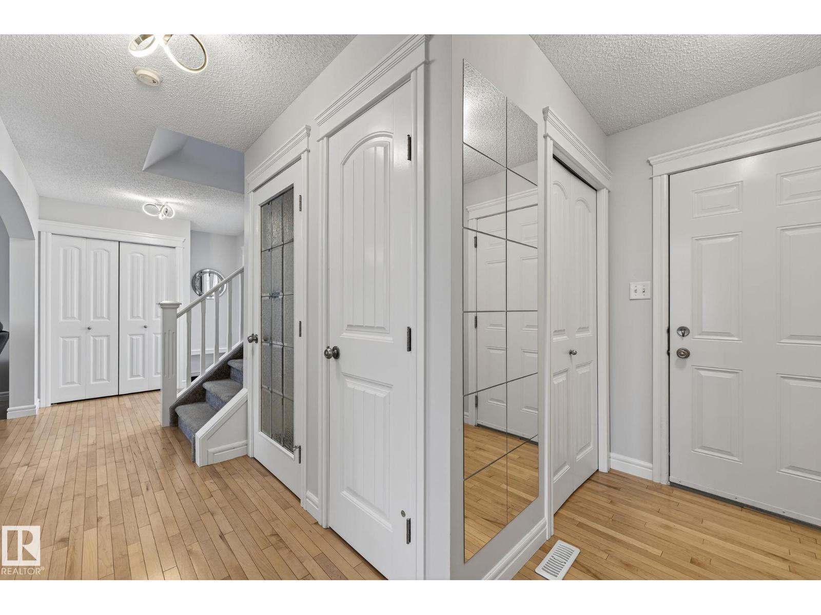 Photo 20 of 20343 46 Av Nw, Edmonton AB