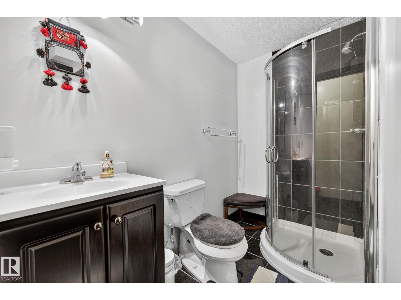 Photo 6 of 20343 46 Av Nw, Edmonton AB
