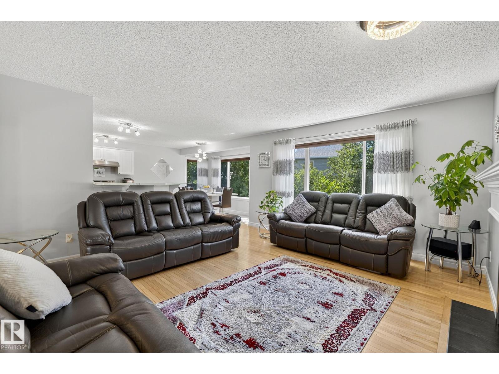 Photo 32 of 20343 46 Av Nw, Edmonton AB