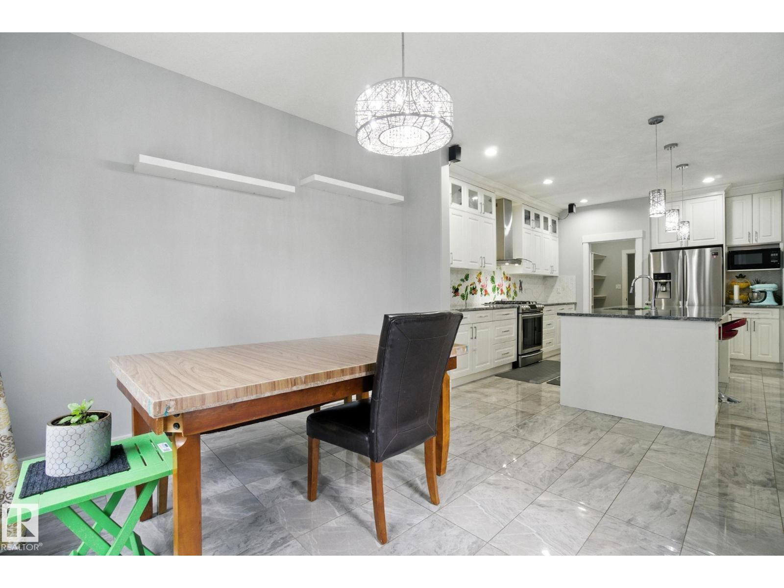 Photo 10 of 2419 17 Av Nw, Edmonton AB