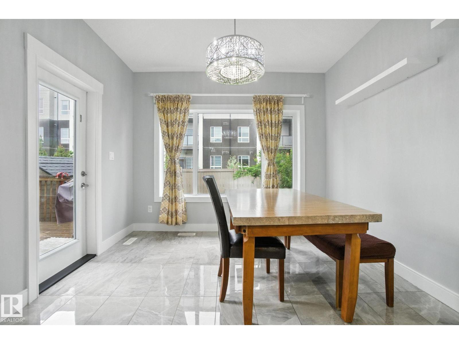 Photo 11 of 2419 17 Av Nw, Edmonton AB