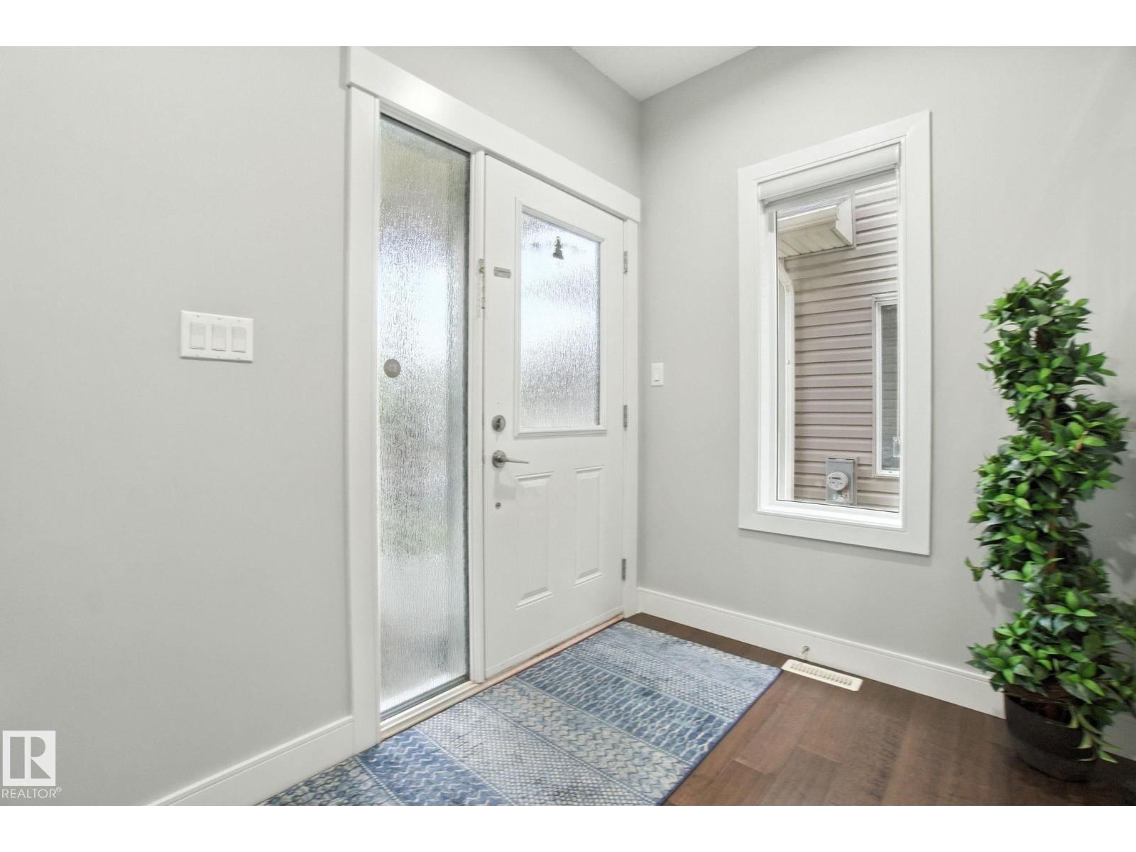 Photo 4 of 2419 17 Av Nw, Edmonton AB