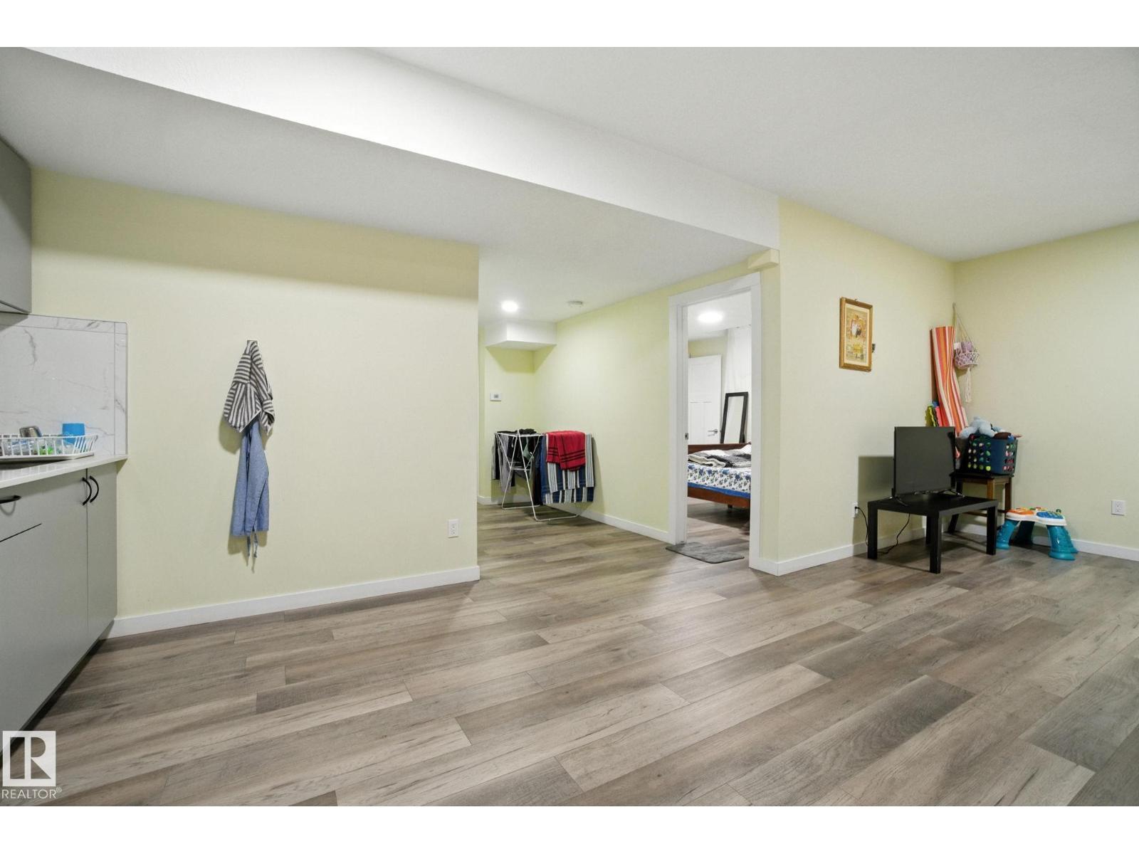 Photo 43 of 2419 17 Av Nw, Edmonton AB