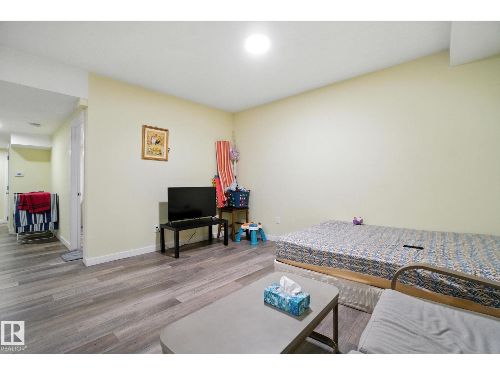 Photo 44 of 2419 17 Av Nw, Edmonton AB