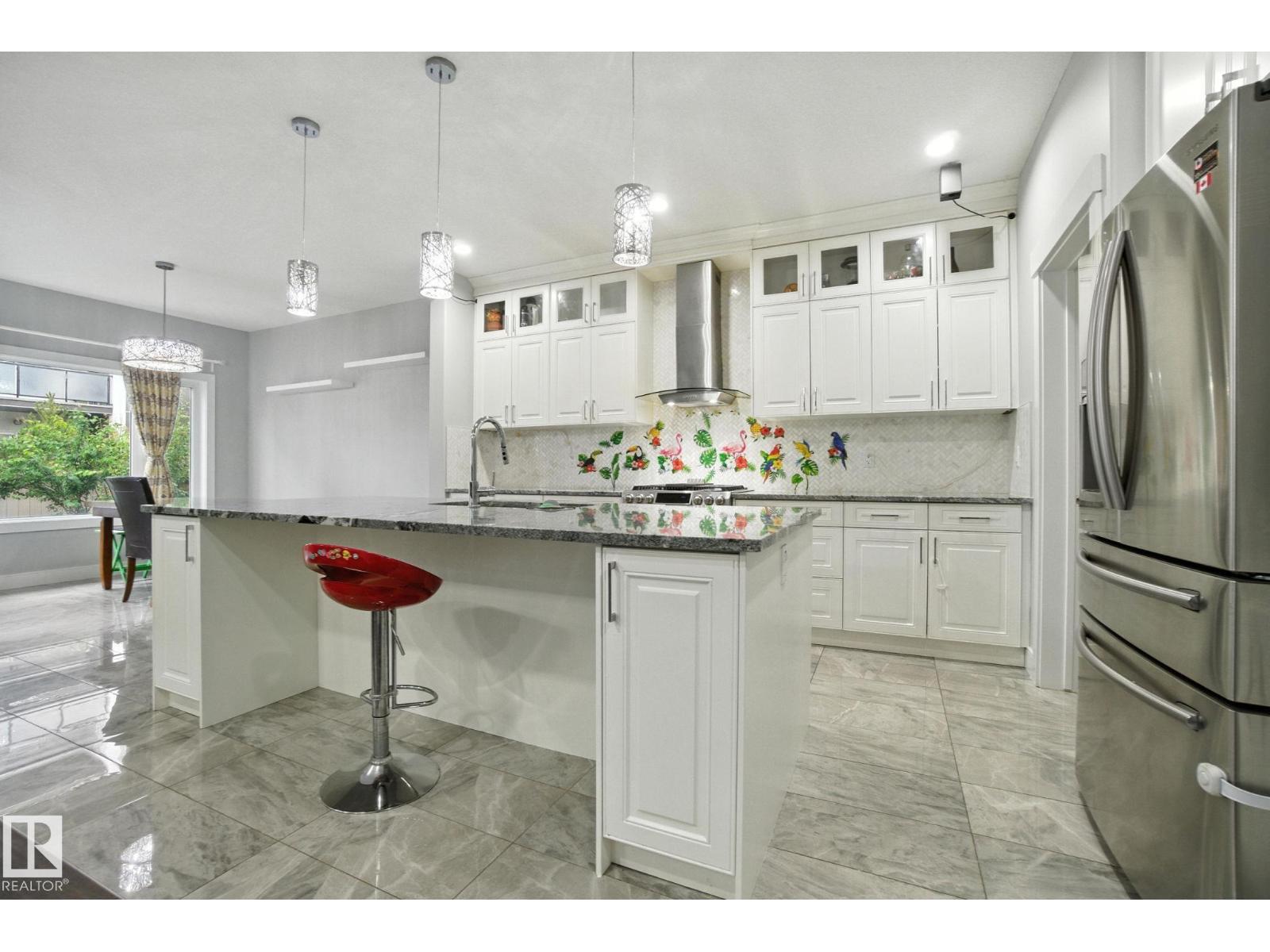 Photo 6 of 2419 17 Av Nw, Edmonton AB