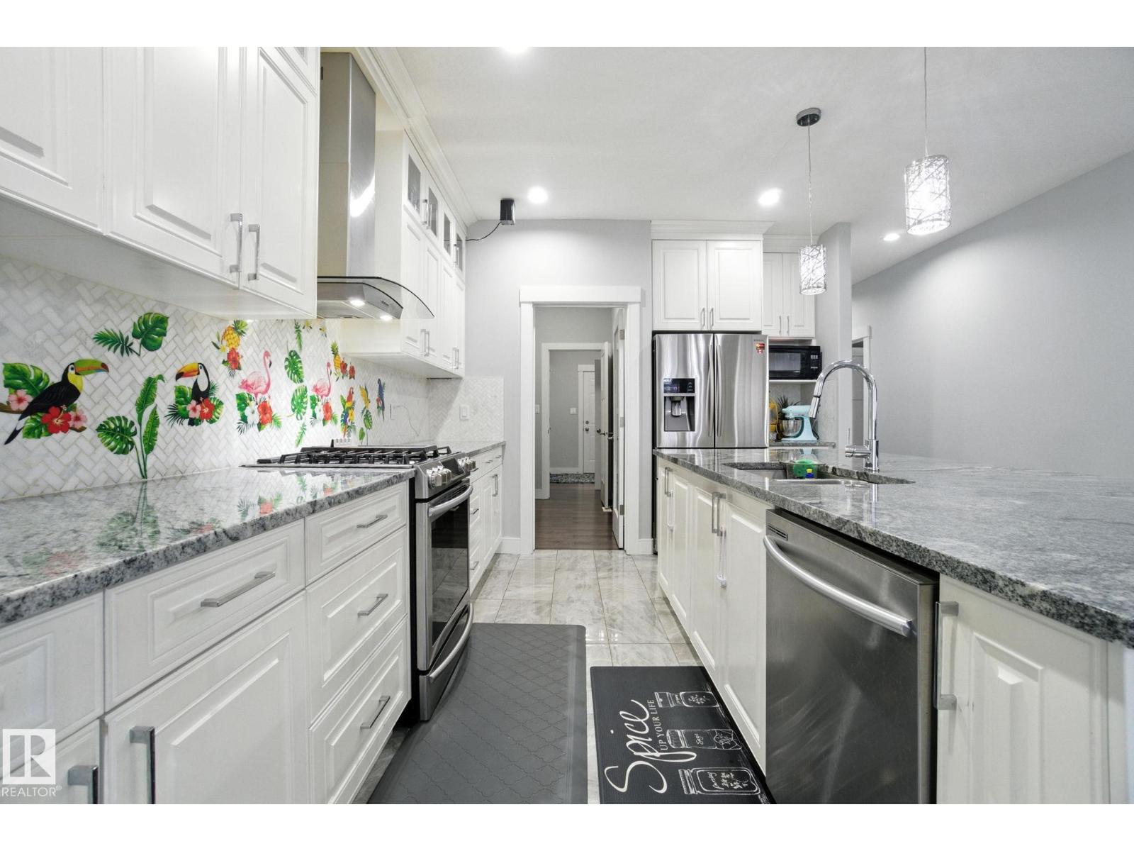 Photo 8 of 2419 17 Av Nw, Edmonton AB