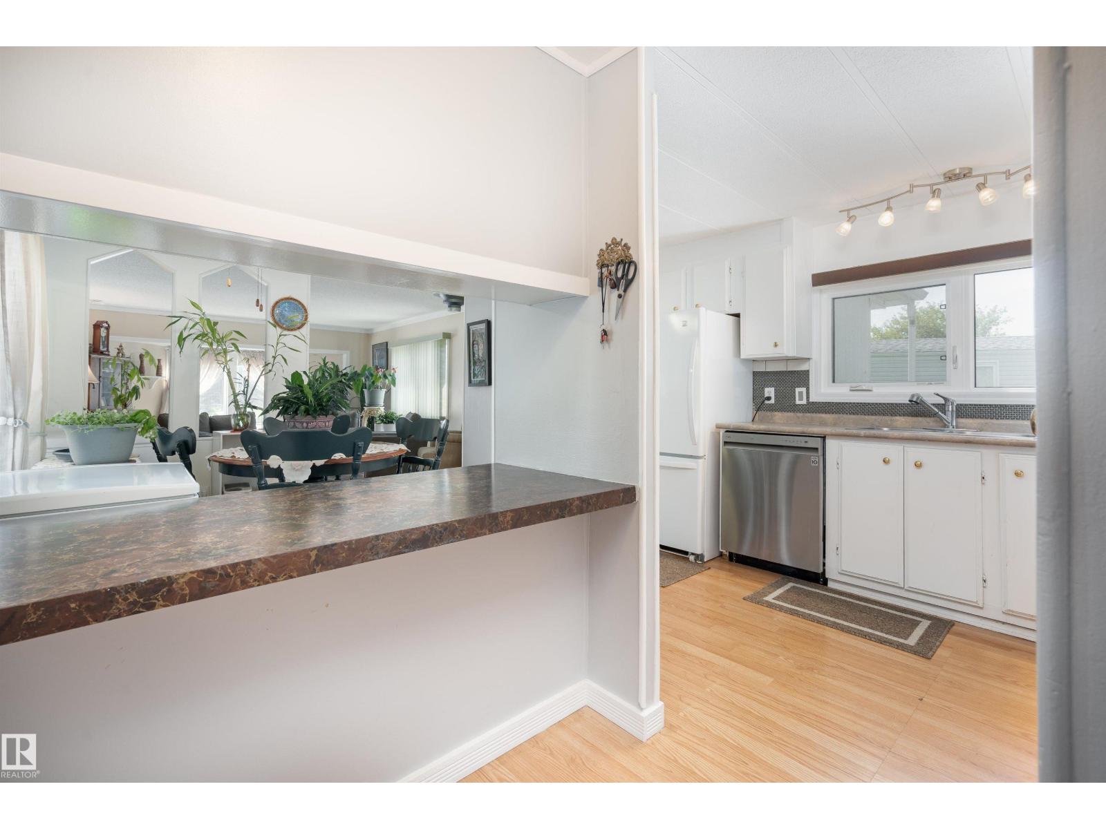 Photo 10 of 2438 Lakeview Ba Nw Nw, Edmonton AB