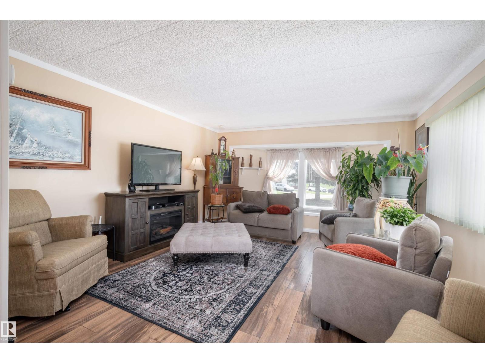 Photo 2 of 2438 Lakeview Ba Nw Nw, Edmonton AB