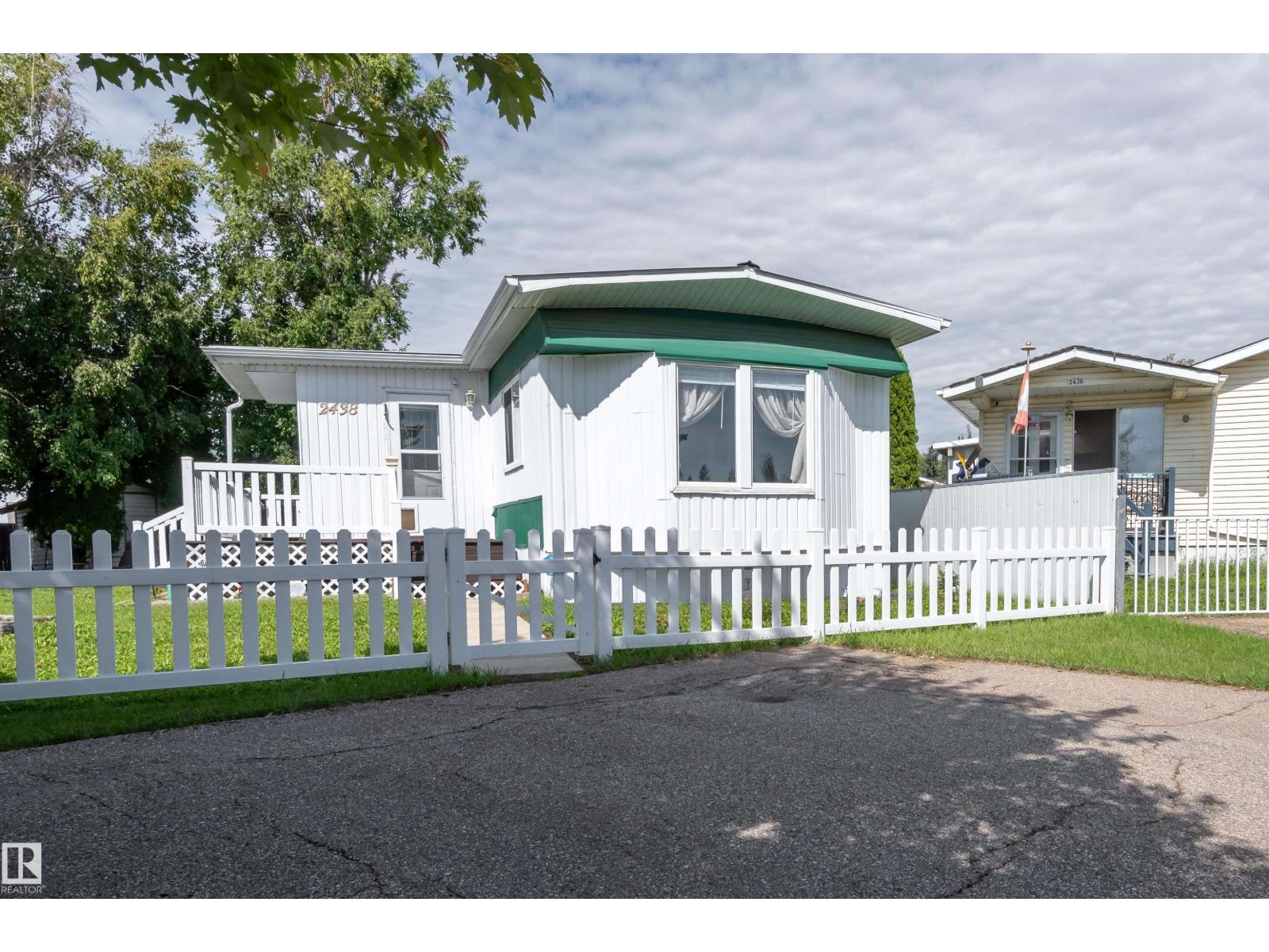 Photo 27 of 2438 Lakeview Ba Nw Nw, Edmonton AB