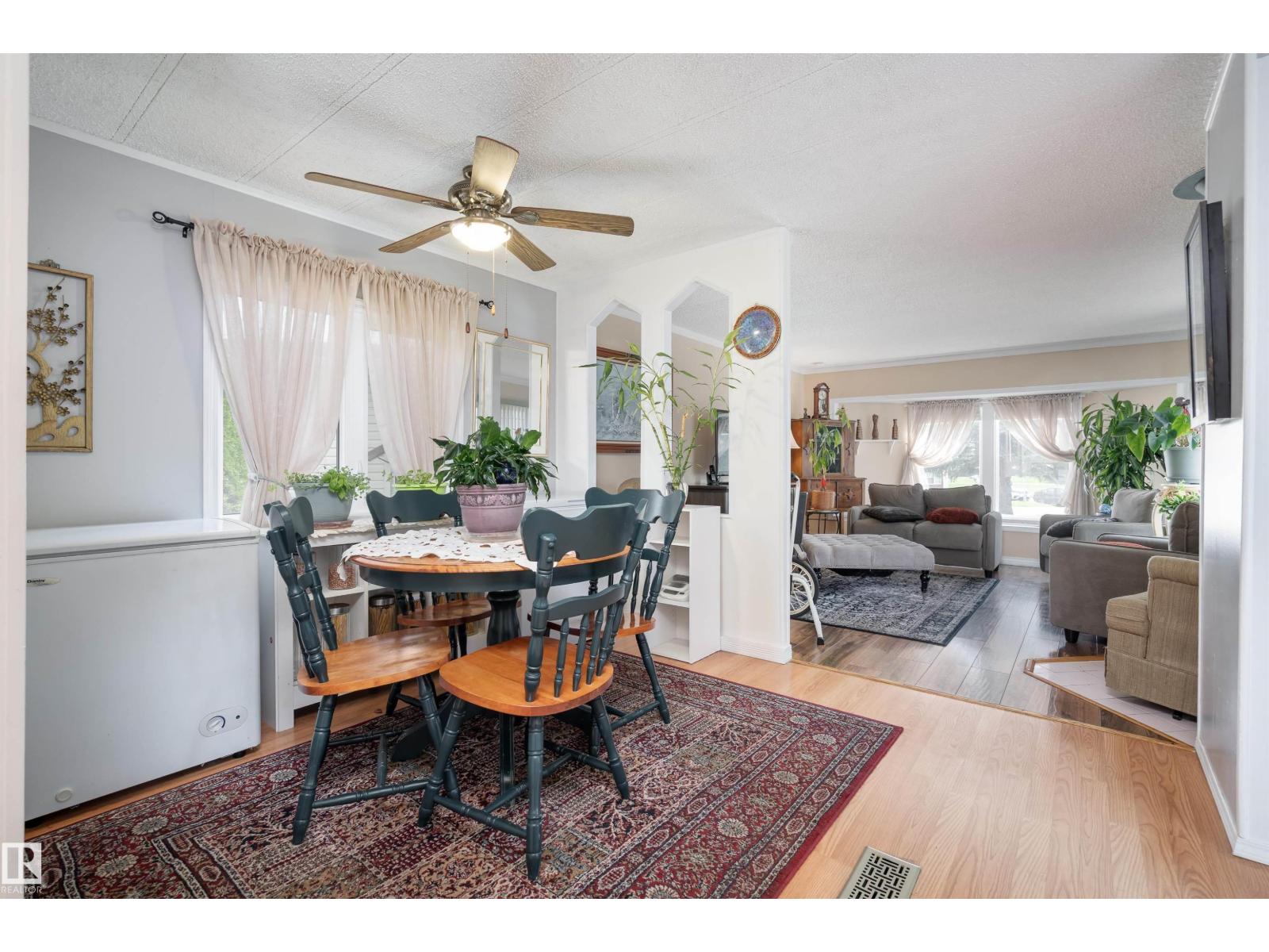 Photo 5 of 2438 Lakeview Ba Nw Nw, Edmonton AB