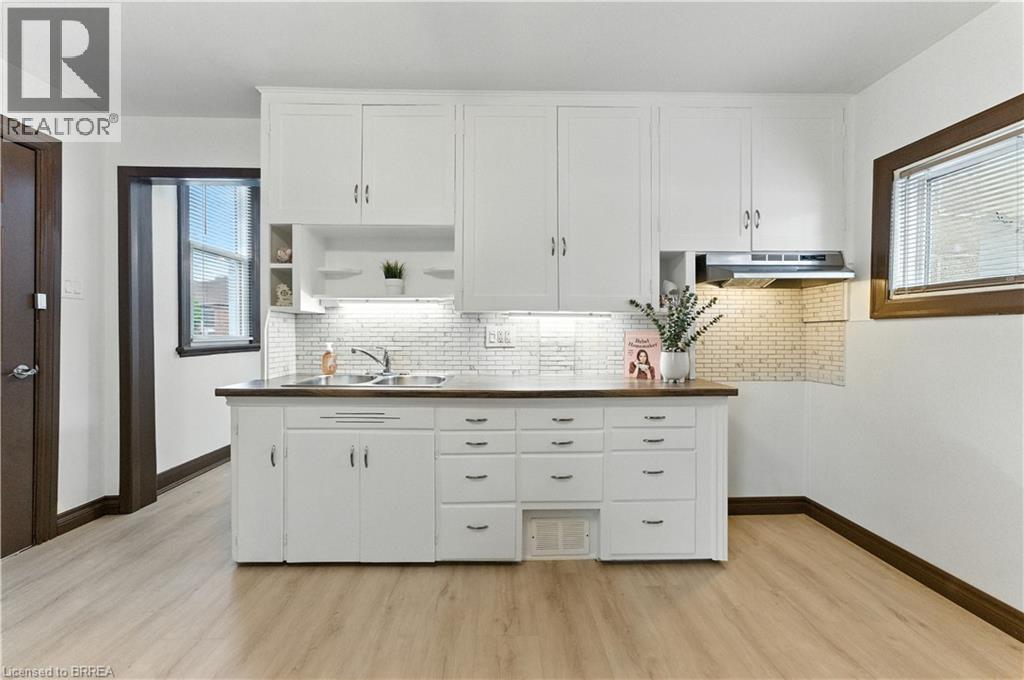 Photo 12 of 39 Allenby Avenue, Brantford ON