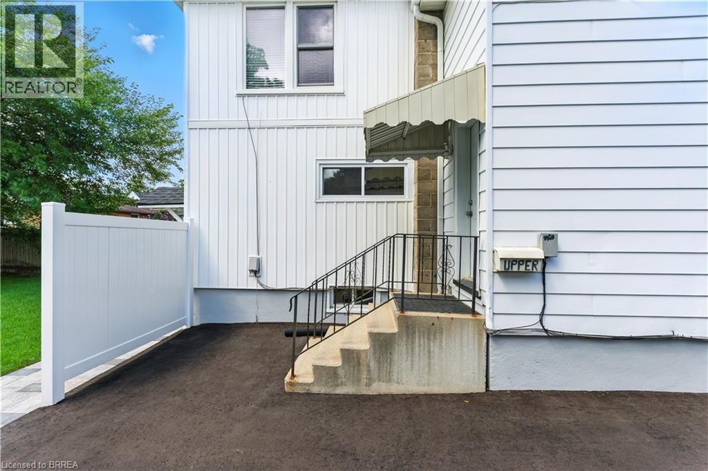 Photo 21 of 39 Allenby Avenue, Brantford ON