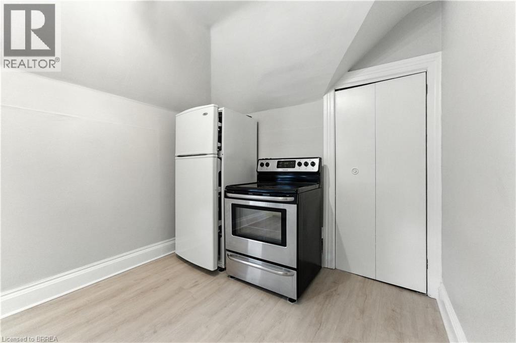 Photo 27 of 39 Allenby Avenue, Brantford ON