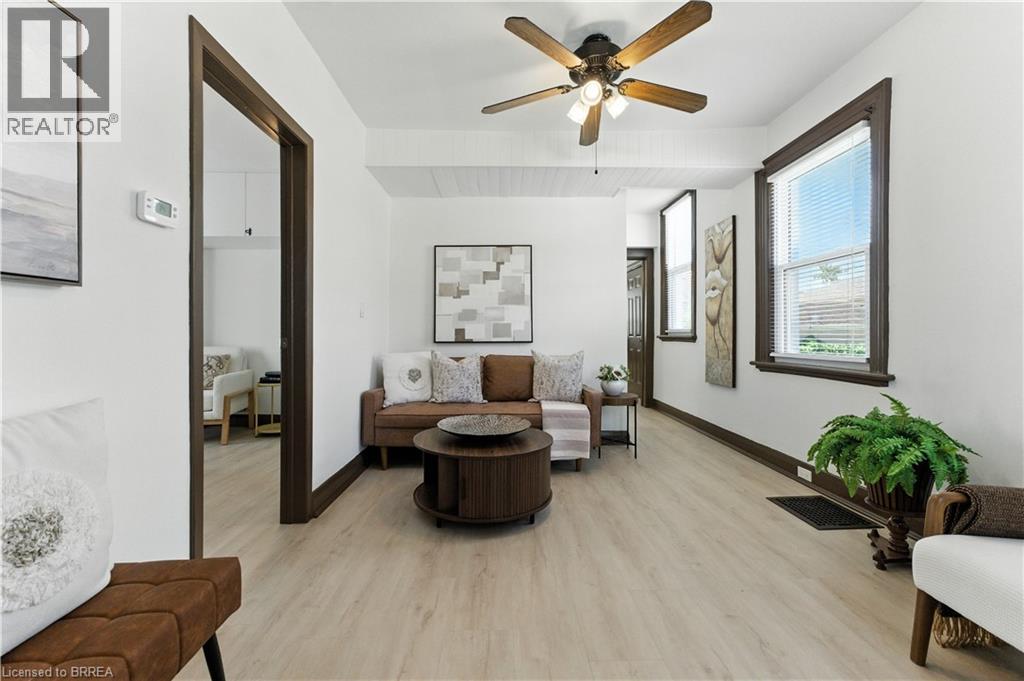 Photo 5 of 39 Allenby Avenue, Brantford ON