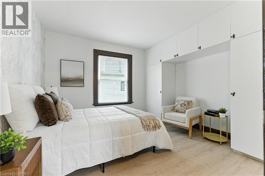Photo 8 of 39 Allenby Avenue, Brantford ON