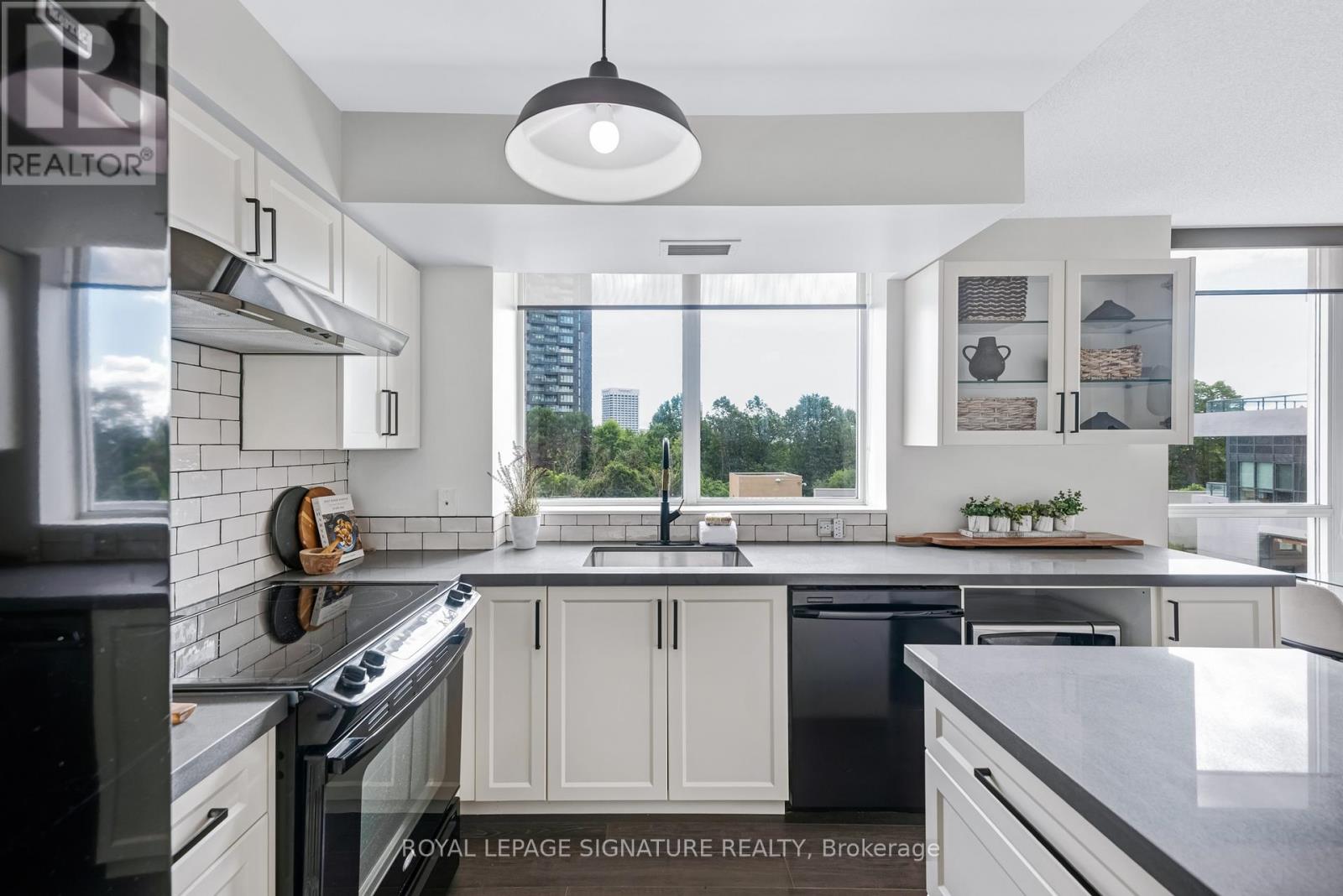 Photo 10 of 403 1103 Leslie Street, Toronto ON
