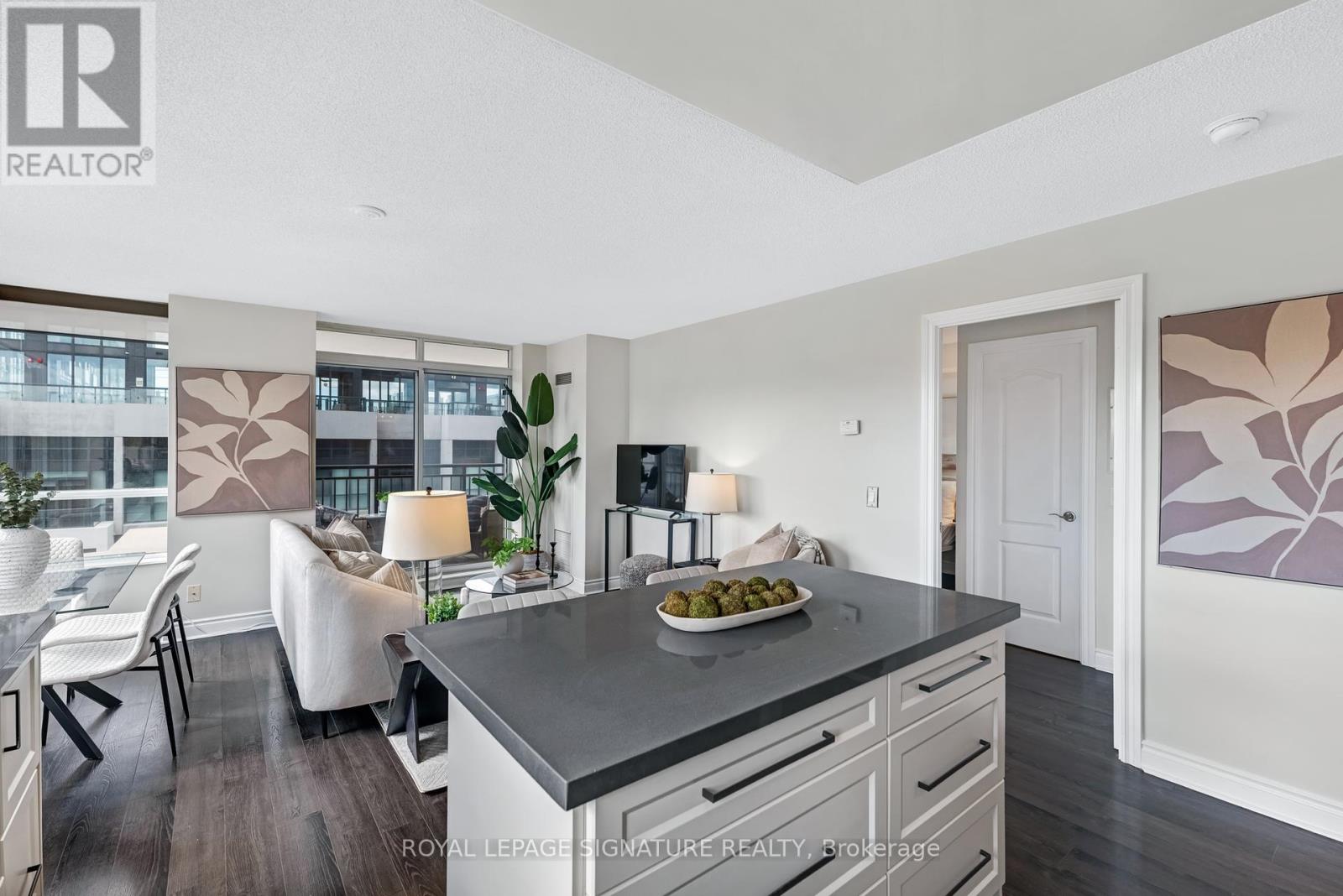 Photo 12 of 403 1103 Leslie Street, Toronto ON