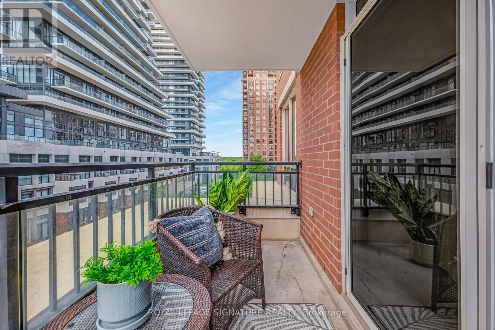 Photo 23 of 403 1103 Leslie Street, Toronto ON