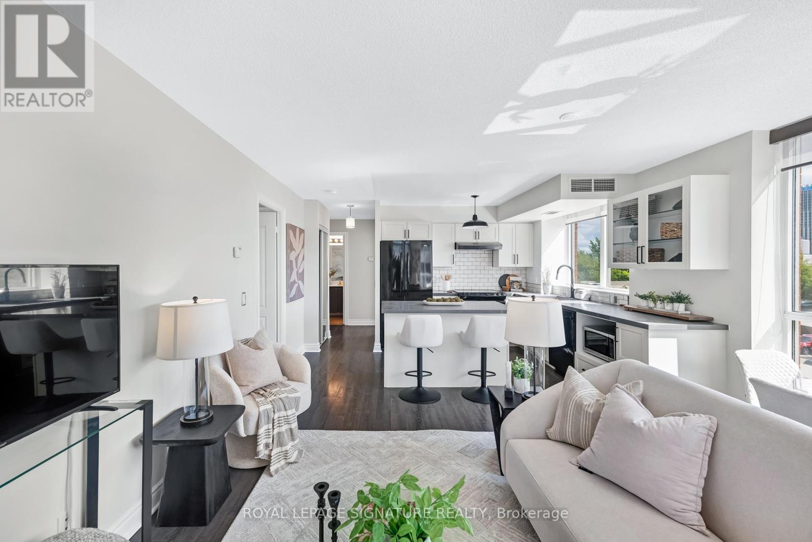 Photo 7 of 403 1103 Leslie Street, Toronto ON