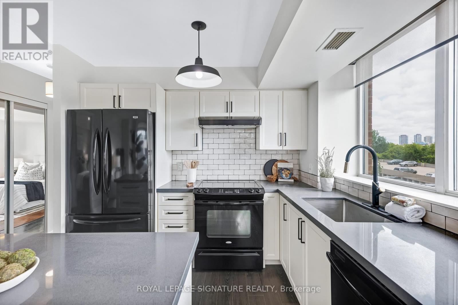 Photo 9 of 403 1103 Leslie Street, Toronto ON
