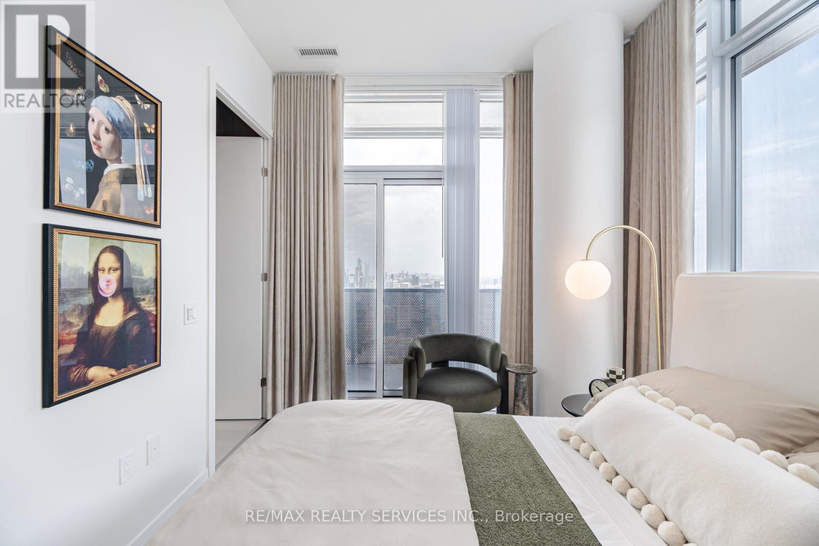 Photo 17 of Ph 103 138 Downes Street, Toronto ON